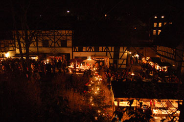 Weihnachtsmarkt im Schlosshof Schönstein Hatzfeldt-Wildenburg´sche Verwaltung